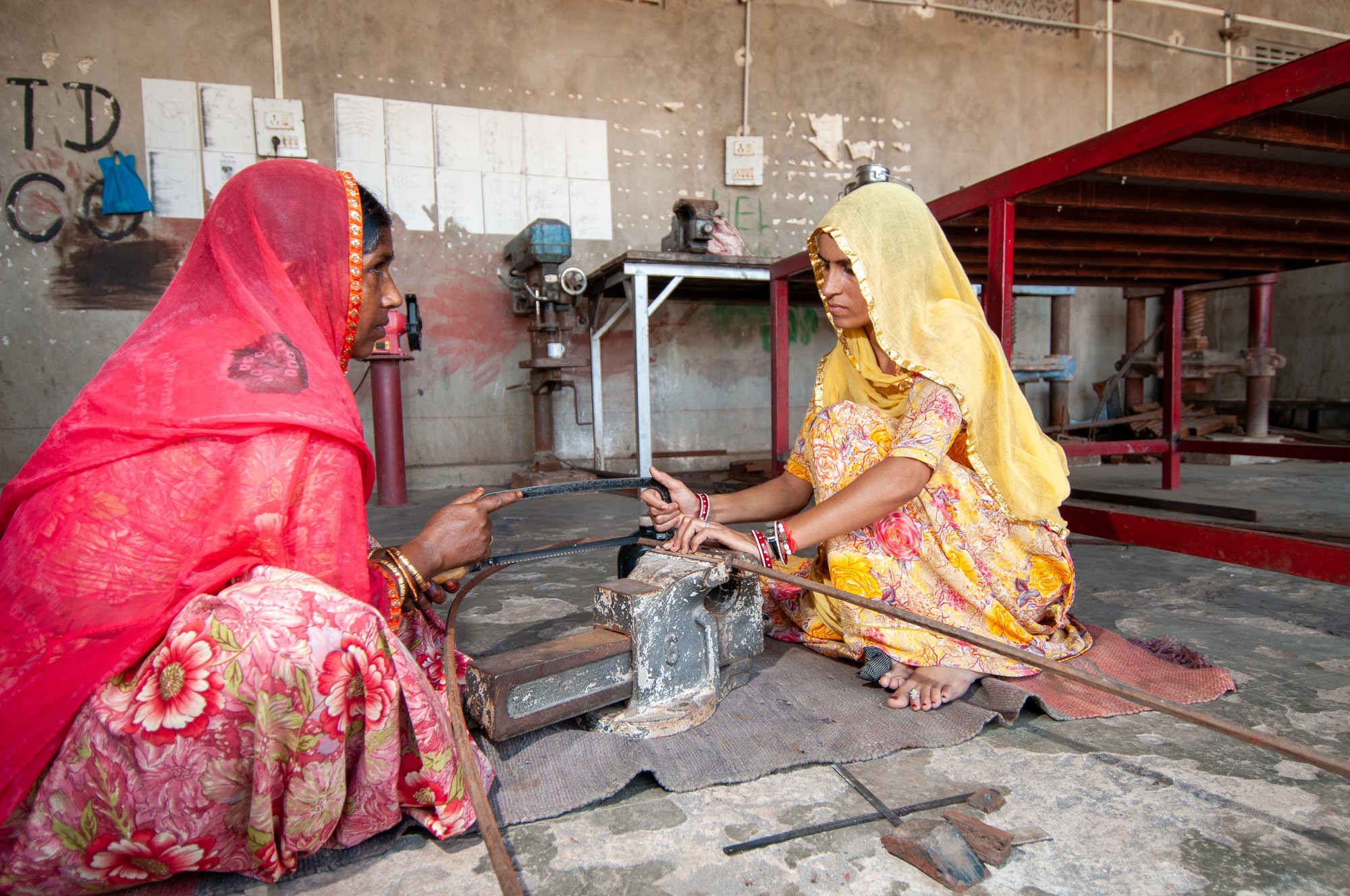 Solarfrauen und rosafarbene Fassaden 1